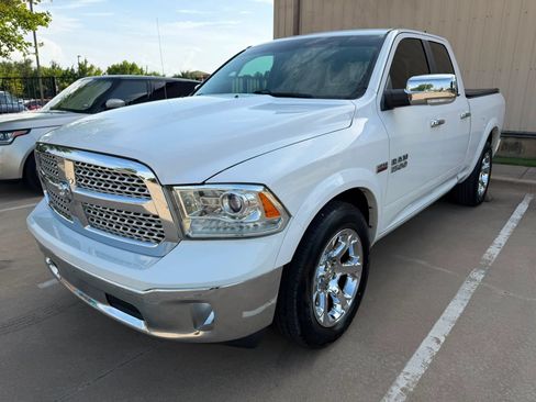 Used 2017 RAM 1500 Laramie RWD image 2