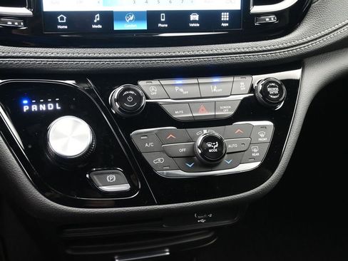 New 2026 Chrysler Pacifica Select AWD/4WD image 15