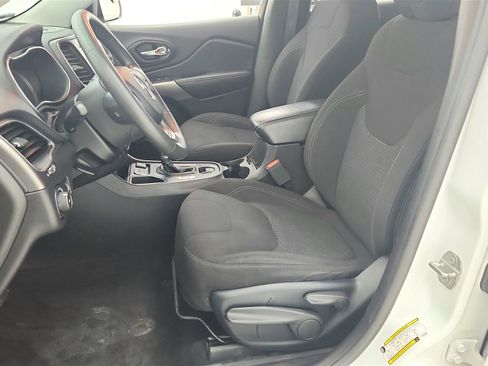 Used 2019 Jeep Cherokee Latitude w/ Popular Appearance Group image 10