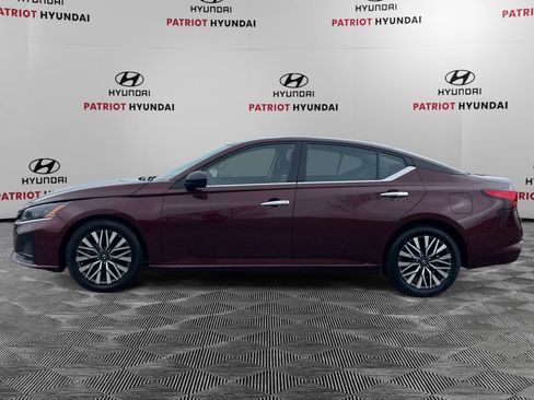 Used 2024 Nissan Altima 2.5 SV FWD image 4