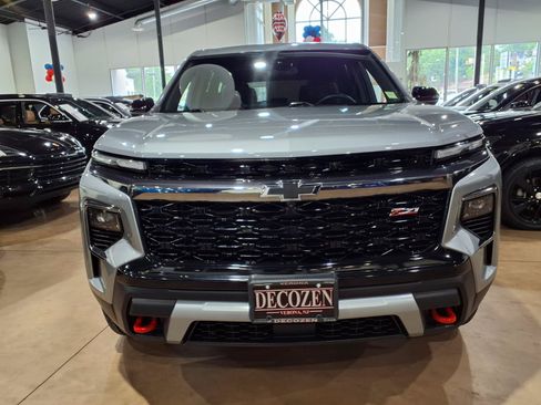 Used 2024 Chevrolet Traverse Z71 AWD/4WD image 2