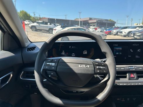 Used 2025 Kia K4 FWD image 29