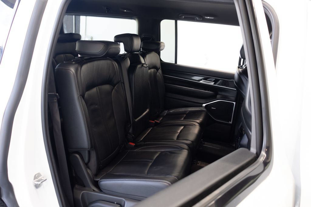 Used 2022 Jeep Wagoneer Series I AWD/4WD image 25