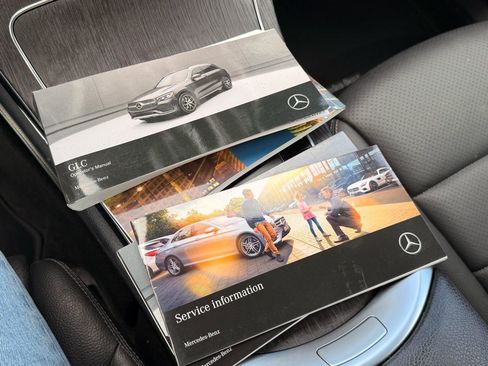 Used 2021 Mercedes-Benz GLC 300 4MATIC image 29