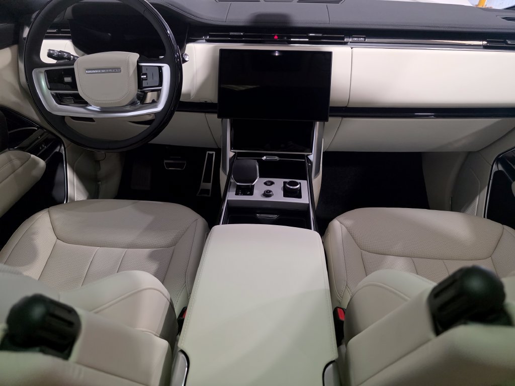New 2027 Land Rover Range Rover Long Wheelbase SE AWD/4WD image 14