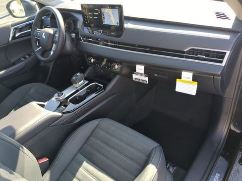 New 2026 Mitsubishi Outlander SE image 15