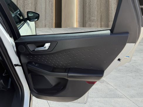 Used 2020 Ford Escape Titanium image 39