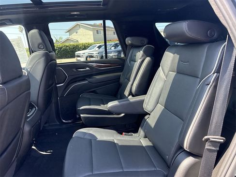 Used 2024 Cadillac Escalade Premium Luxury image 24