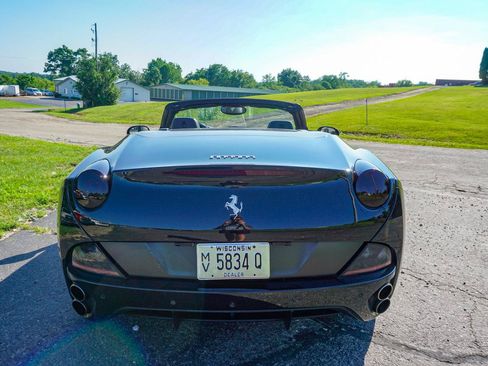 Used 2011 Ferrari California RWD image 14