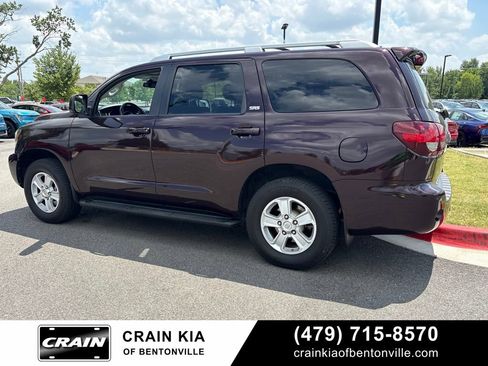 Used 2018 Toyota Sequoia SR5 AWD/4WD image 5