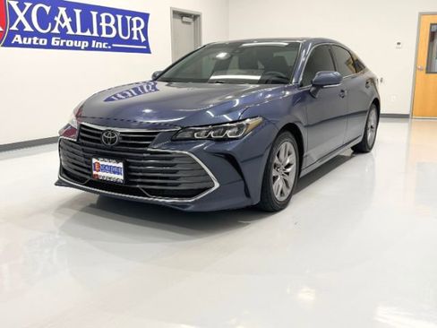 Used 2022 Toyota Avalon XLE w/ Moonroof Package image 5
