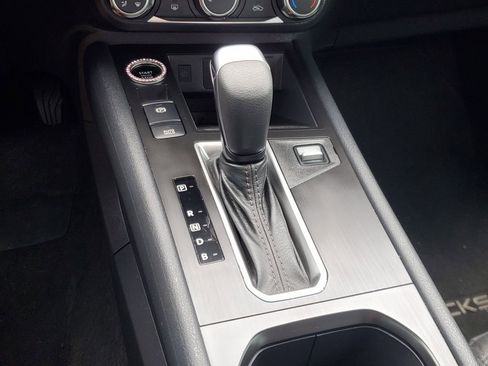Used 2025 Nissan Kicks SV FWD image 23
