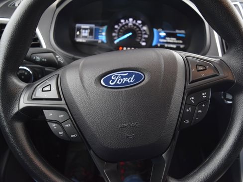 Certified 2023 Ford Edge SE w/ Black Appearance Package AWD/4WD image 10