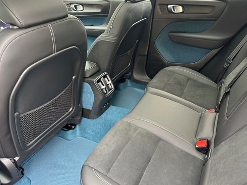 Certified 2023 Volvo C40 P8 Recharge Ultimate image 14