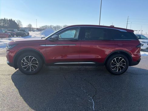 Used 2025 Lincoln Nautilus Premier w/ Equipment Group 102A image 4