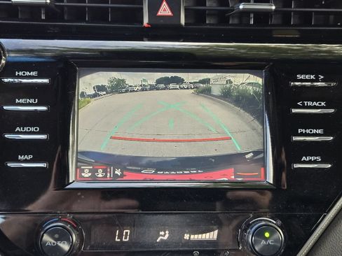 Used 2019 Toyota Camry SE FWD image 12