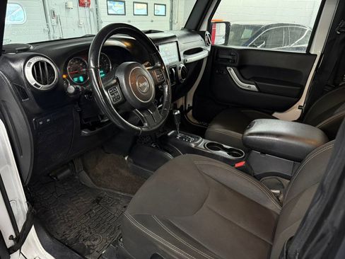 Used 2015 Jeep Wrangler Rubicon w/ Dual Top Group AWD/4WD image 17