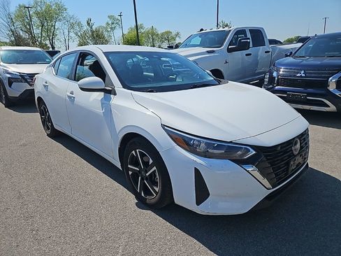 Used 2024 Nissan Sentra SV image 2