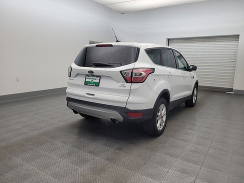 Used 2017 Ford Escape SE image 9