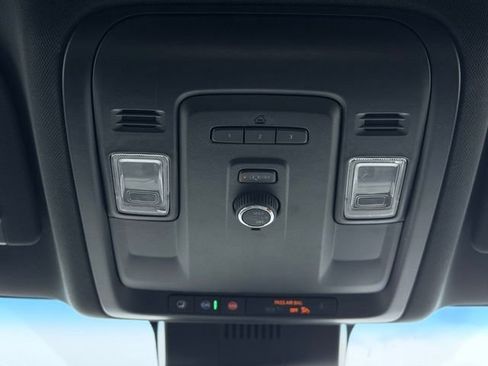 Used 2024 GMC Yukon SLT AWD/4WD image 49