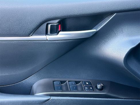 Used 2024 Toyota Camry SE image 17