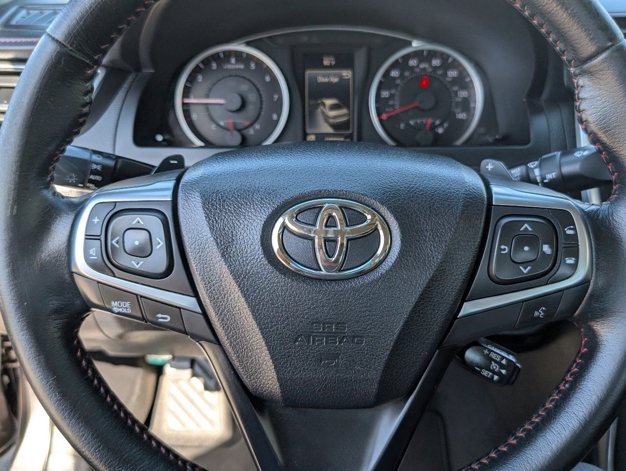 Used 2016 Toyota Camry SE w/ Moonroof Package FWD image 17