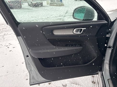 Certified 2025 Volvo XC40 B5 Plus image 17