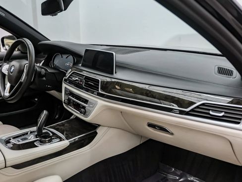 Used 2018 BMW 750i image 15