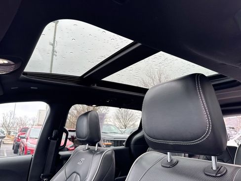 Used 2025 Chrysler Pacifica Limited image 20