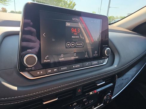Used 2021 Nissan Rogue SL FWD image 18