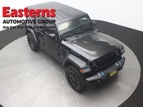 Used 2024 Jeep Wrangler Unlimited AWD/4WD image 3