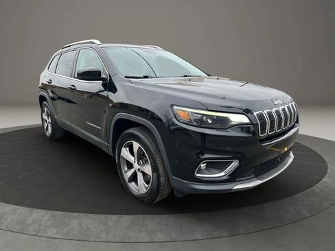Used 2019 Jeep Cherokee Limited w/ Luxury Group AWD/4WD image 3