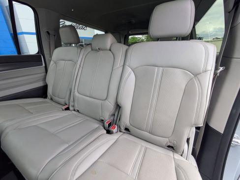 Used 2023 Jeep Wagoneer L Series II RWD image 11
