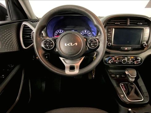 Certified 2022 Kia Soul LX w/ Technology Package FWD image 5