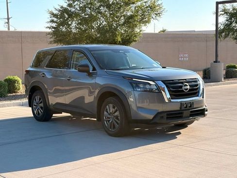 Used 2024 Nissan Pathfinder S FWD image 5