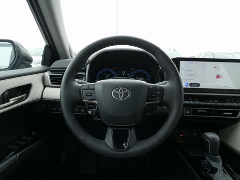 Used 2025 Toyota Camry XLE image 22
