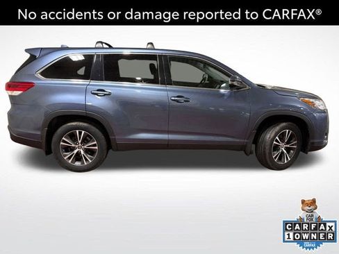 Certified 2019 Toyota Highlander Plus image 3