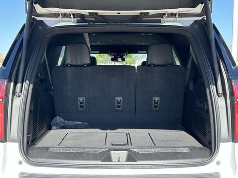 Used 2023 Chevrolet Suburban Premier image 31