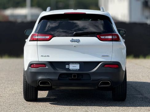 Used 2016 Jeep Cherokee Latitude w/ Comfort/Convenience Group AWD/4WD image 4