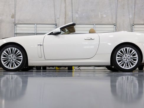 Used 2010 Jaguar XK Convertible image 13