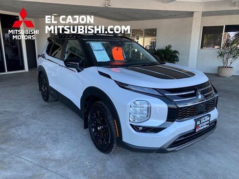 Used 2025 Mitsubishi Outlander AWD image 1