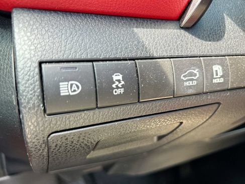 Used 2019 Toyota Camry XSE w/ Navigation Package FWD image 14