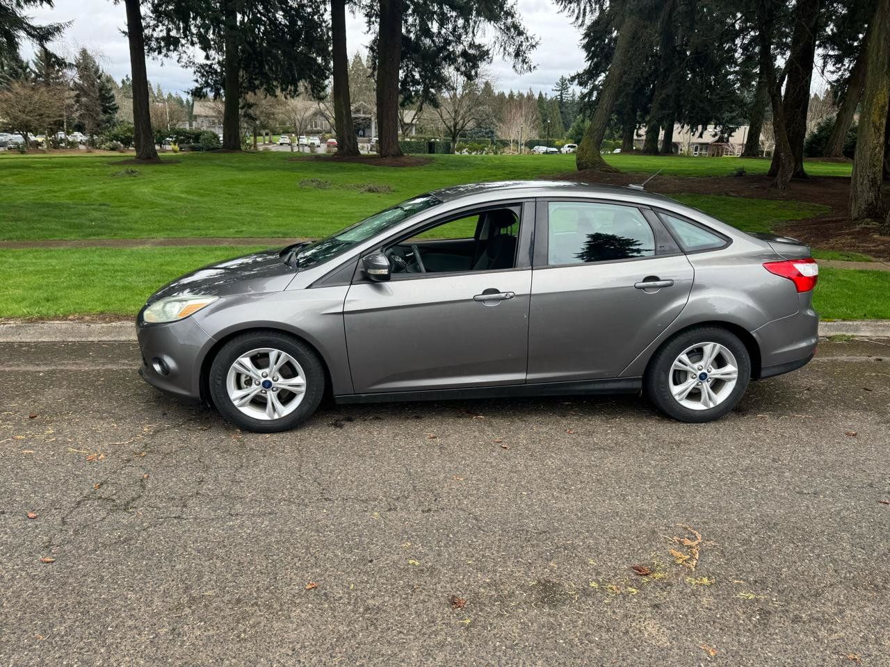 Used 2014 Ford Focus SE FWD image 2