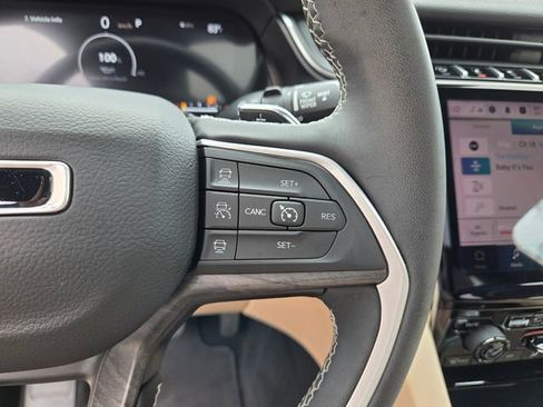 Certified 2024 Jeep Grand Cherokee Limited w/ Luxury Tech Group II AWD/4WD image 32