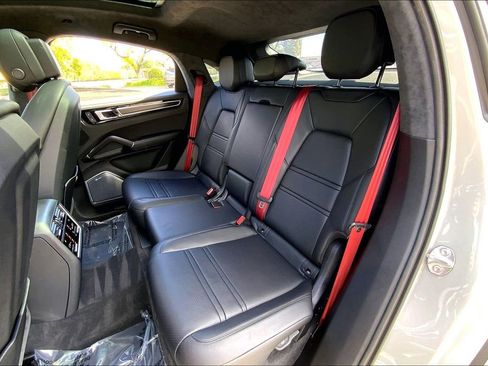 Used 2022 Porsche Cayenne GTS image 20