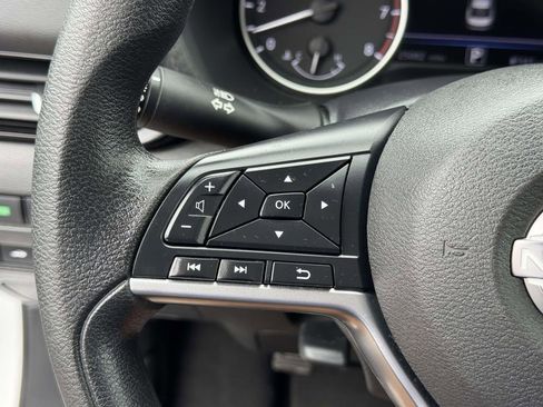 Used 2025 Nissan Sentra SV FWD image 11