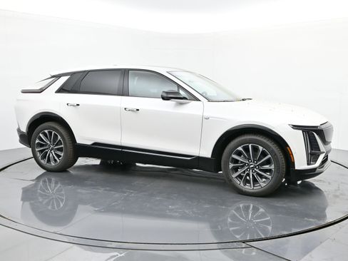 New 2025 Cadillac Lyriq Sport image 7