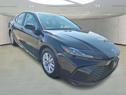 Used 2025 Toyota Camry SE image 7