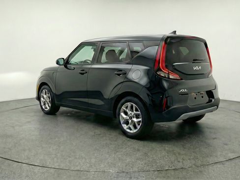 Used 2025 Kia Soul LX w/ LX Technology Package image 6
