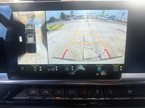 Used 2023 Chevrolet Silverado 1500 LTZ AWD/4WD image 14
